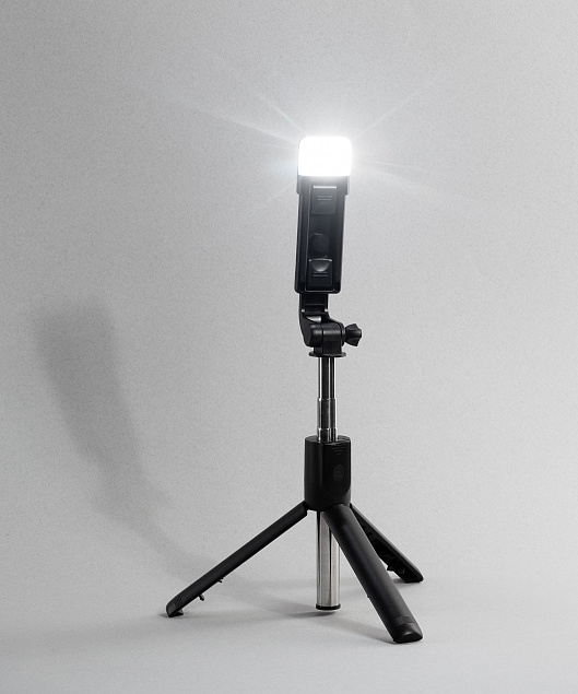 Селфи-палка-штатив "Periscope" с лампой и пультом дистанционного управления с логотипом в Балашихе заказать по выгодной цене в кибермаркете AvroraStore