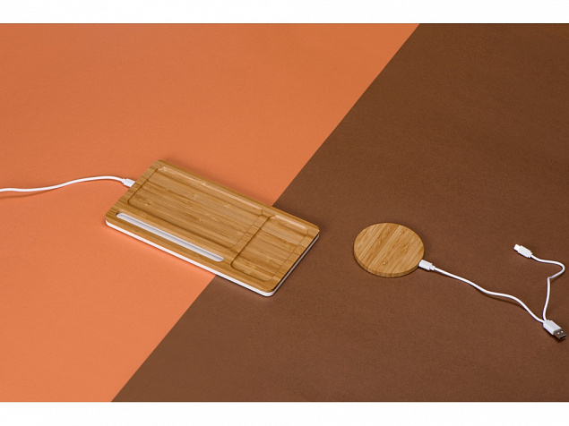 Беспроводное зарядное устройство-органайзер из бамбука «Timber» с логотипом в Балашихе заказать по выгодной цене в кибермаркете AvroraStore