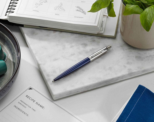 Ручка шариковая Parker Jotter Royal Blue CT с логотипом в Балашихе заказать по выгодной цене в кибермаркете AvroraStore