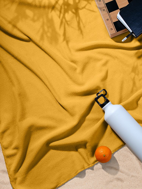 Флисовый плед Warm&Peace, желтый с логотипом в Балашихе заказать по выгодной цене в кибермаркете AvroraStore