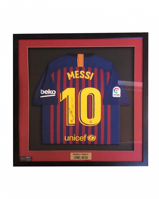 Футболка ФК «Барселона» с автографом Лионеля Месси с логотипом в Балашихе заказать по выгодной цене в кибермаркете AvroraStore