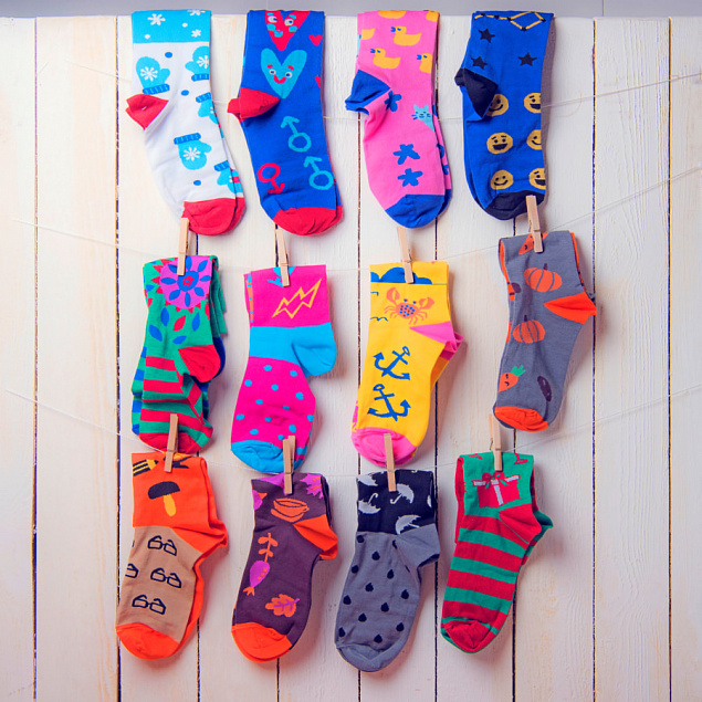 Подарочный набор  "12 месяцев", 12 пар тематических носков и авторский календарь с логотипом в Балашихе заказать по выгодной цене в кибермаркете AvroraStore
