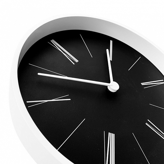 Часы настенные Baster, черные с белым с логотипом в Балашихе заказать по выгодной цене в кибермаркете AvroraStore