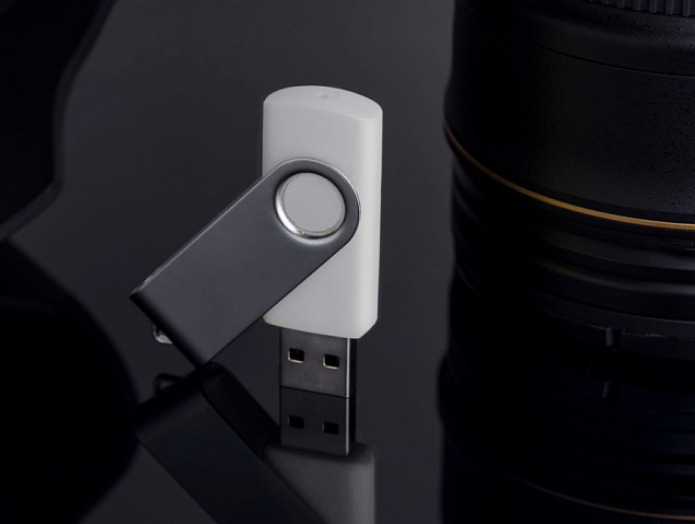 USB flash-карта "Dot" (8Гб), белый, 5,8х2х1,1см,пластик металл с логотипом в Балашихе заказать по выгодной цене в кибермаркете AvroraStore